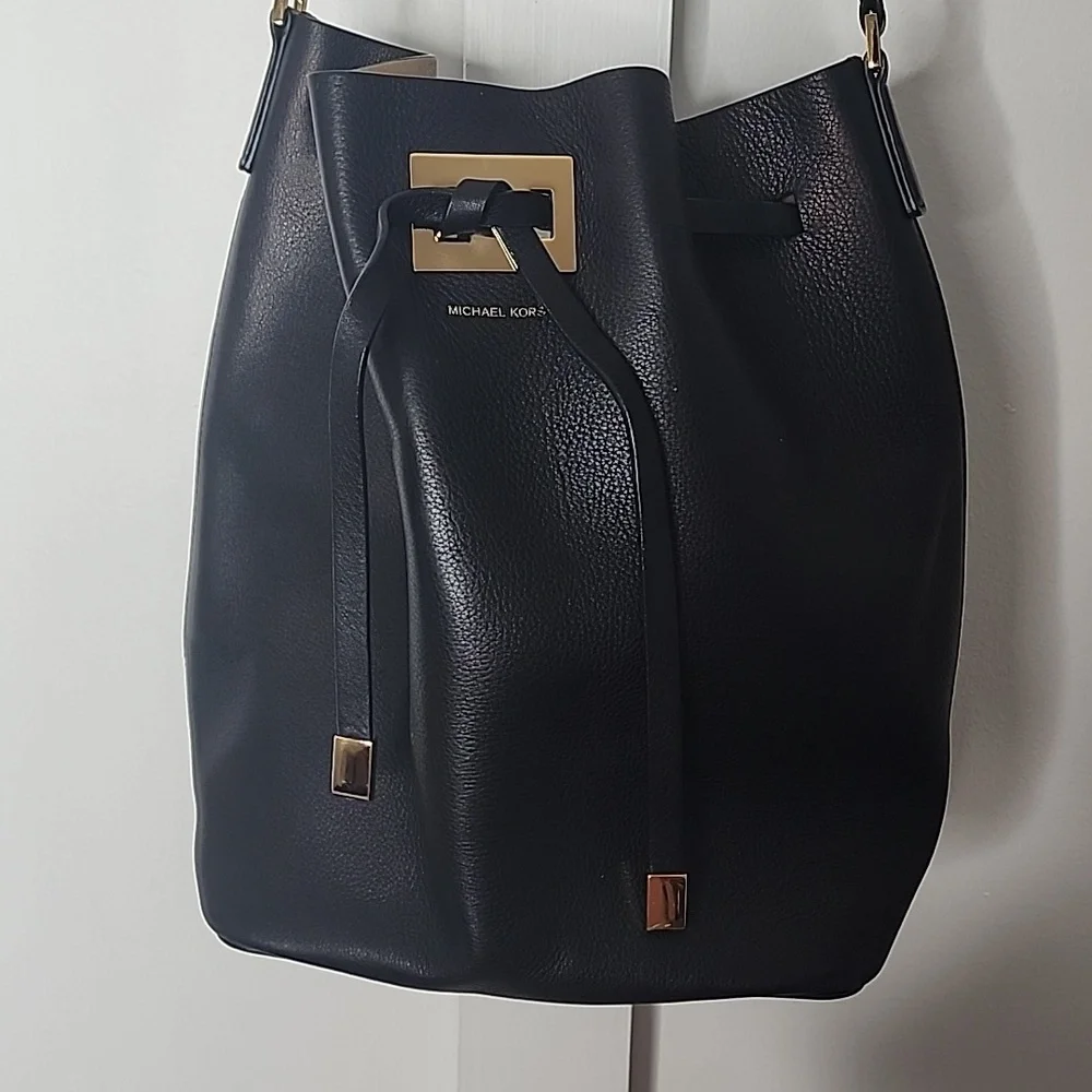 Micheal Kors leather black bucket bag